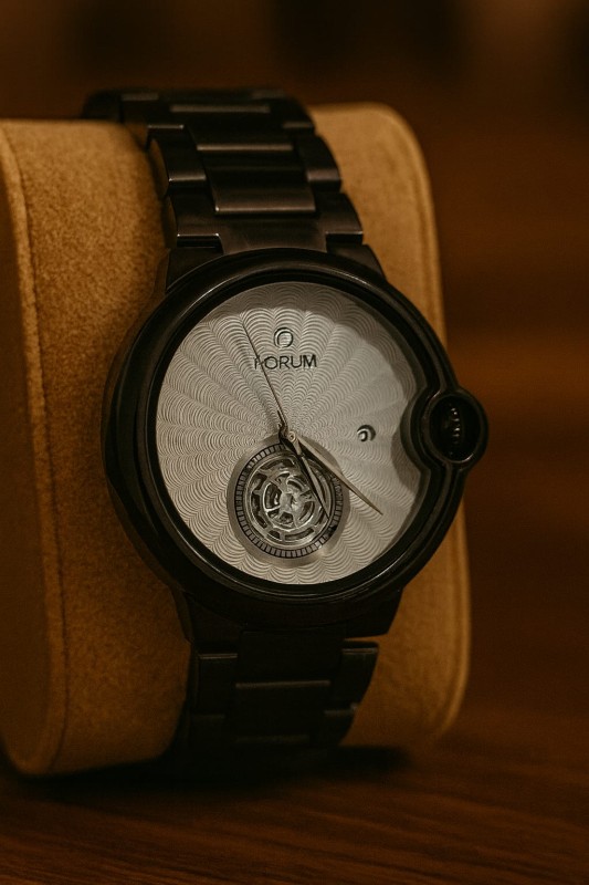 Forum Luxury Watch BLACK - AM01021RW