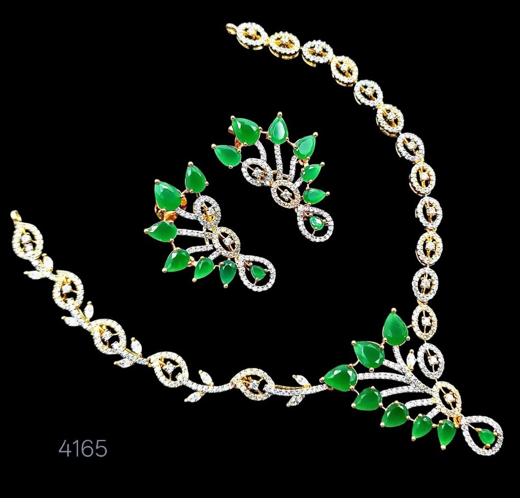 Elegant Silver Jewelry Set - SA00841PB Sparkling necklace and earrings with leaf motifs